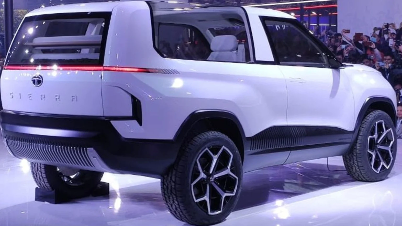 भारतीय ग्राहकों के लिए Tata का स्टाइलिश SUV कार हुआ लॉन्च, एडवांस फीचर्स के साथ मिलेगा 550KM का रेंज